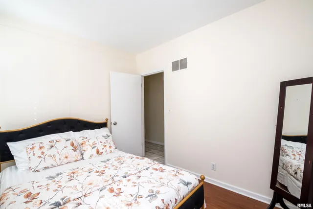 $275,000 | 1637 West Moss Avenue, Peoria, IL 61606