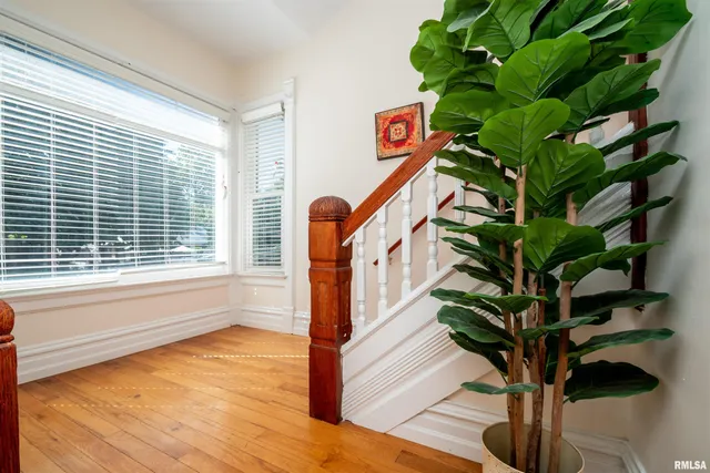 $275,000 | 1637 West Moss Avenue, Peoria, IL 61606