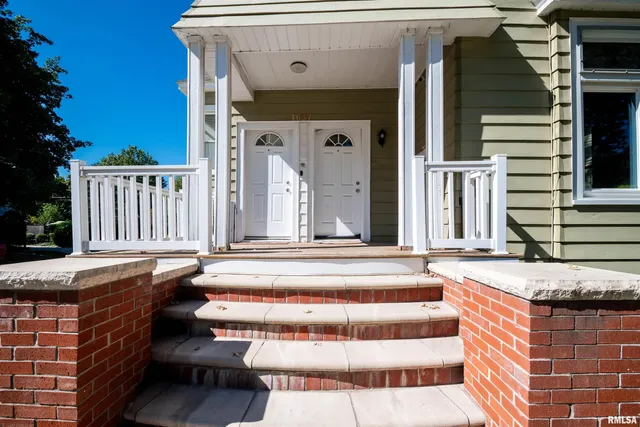 $275,000 | 1637 West Moss Avenue, Peoria, IL 61606