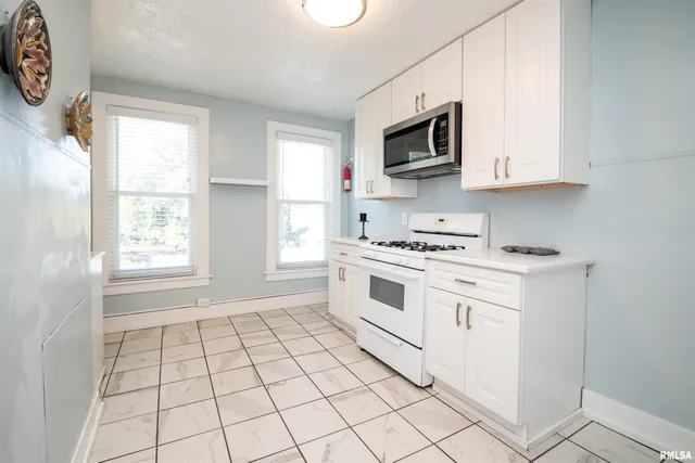 $275,000 | 1637 West Moss Avenue, Peoria, IL 61606