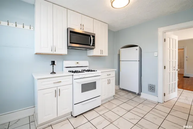 $275,000 | 1637 West Moss Avenue, Peoria, IL 61606