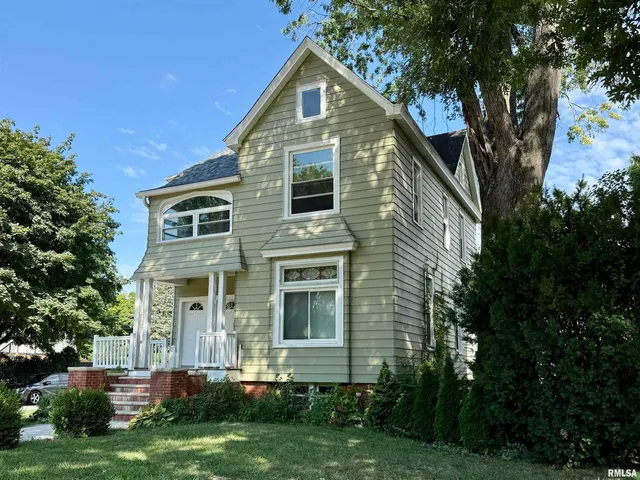 $275,000 | 1637 West Moss Avenue, Peoria, IL 61606