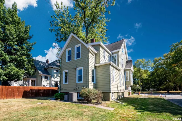 $275,000 | 1637 West Moss Avenue, Peoria, IL 61606