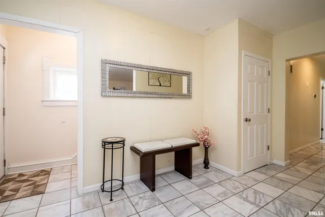 $275,000 | 1637 West Moss Avenue, Peoria, IL 61606