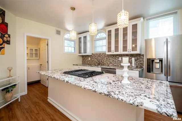 $275,000 | 1637 West Moss Avenue, Peoria, IL 61606