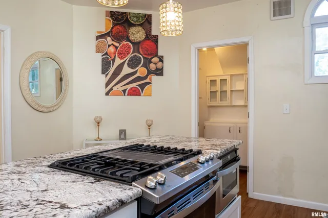 $275,000 | 1637 West Moss Avenue, Peoria, IL 61606