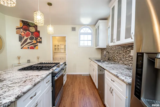 $275,000 | 1637 West Moss Avenue, Peoria, IL 61606