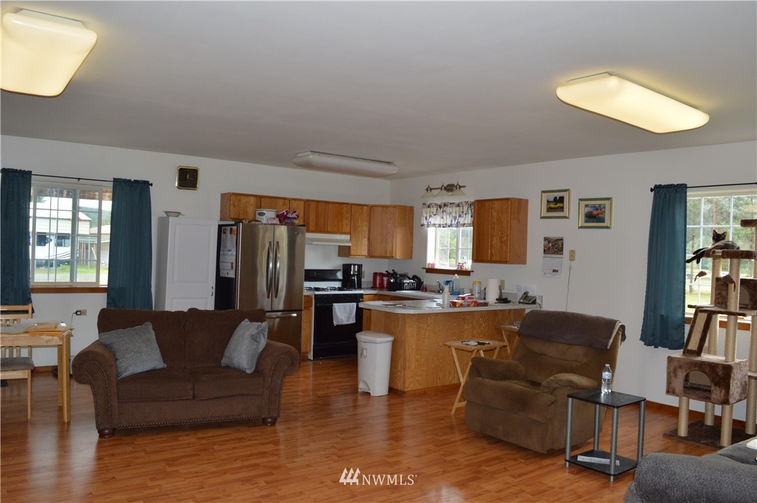 17 Halfmoon Creek Road Raymond, WA 98577 - Photo 3 of 14 Gallery Image 3