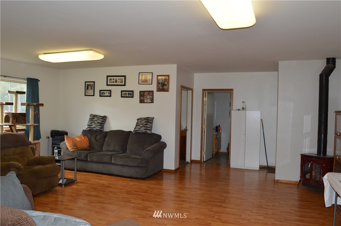 17 Halfmoon Creek Road Raymond, WA 98577 - Photo 4 of 14 Gallery Image 4