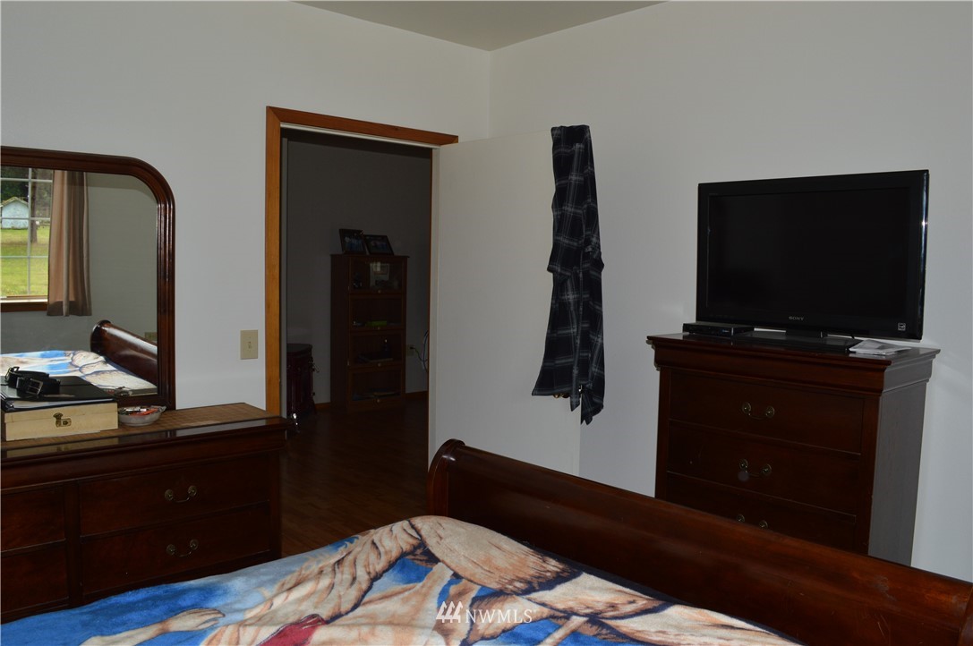 17 Halfmoon Creek Road Raymond, WA 98577 - Photo 5 of 14 Gallery Image 5