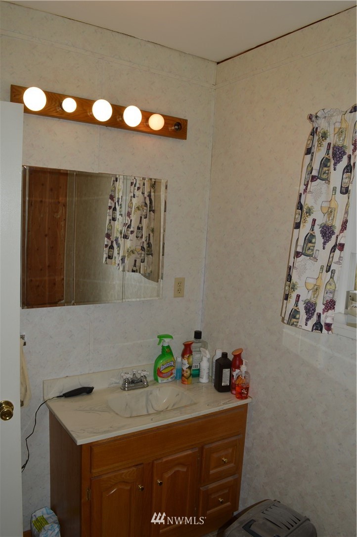 17 Halfmoon Creek Road Raymond, WA 98577 - Photo 6 of 14 Gallery Image 6