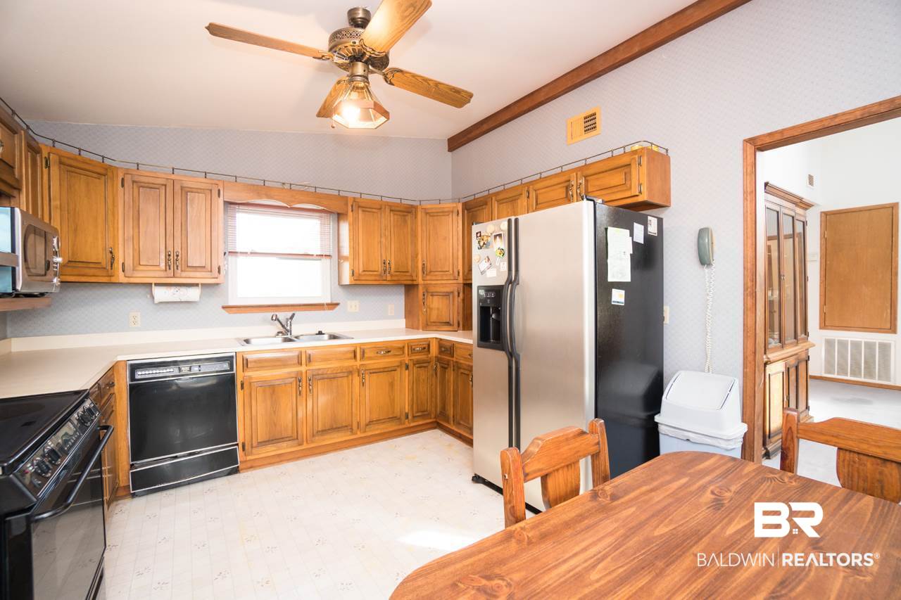 26352 Marina Road Orange Beach, AL 36561 - Photo 3 of 32 Kitchen