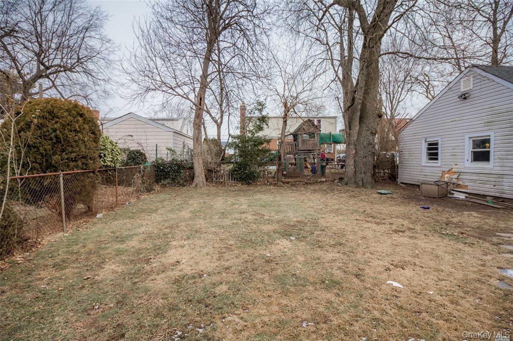 158 Rhodes Avenue Hempstead, NY 11550 - Photo 5 of 6