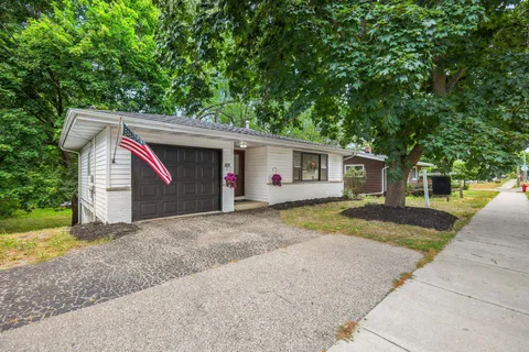 $400,000 | 610 Clyde Street, Stoughton, WI 53589