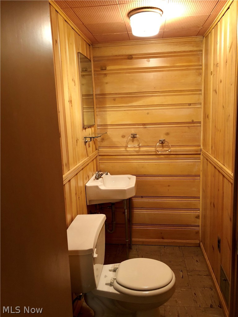 4851 South Sedgewick Road Cleveland, OH 44124 - Photo 16 of 26 Lower level Half Bath.