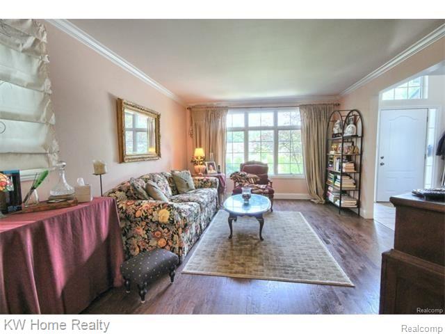 3097 Grove Street Keego Harbor, MI 48320 - Photo 6 of 21