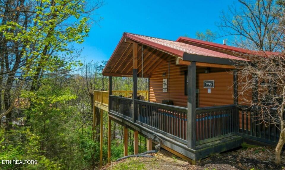 623 Iron Mountain Road Pigeon Forge, TN 37863 - Photo 43 of 45 pigeon-forge-cabin-rocky-top-exterior-01