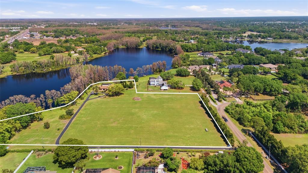 an aerial view of a tennis court
