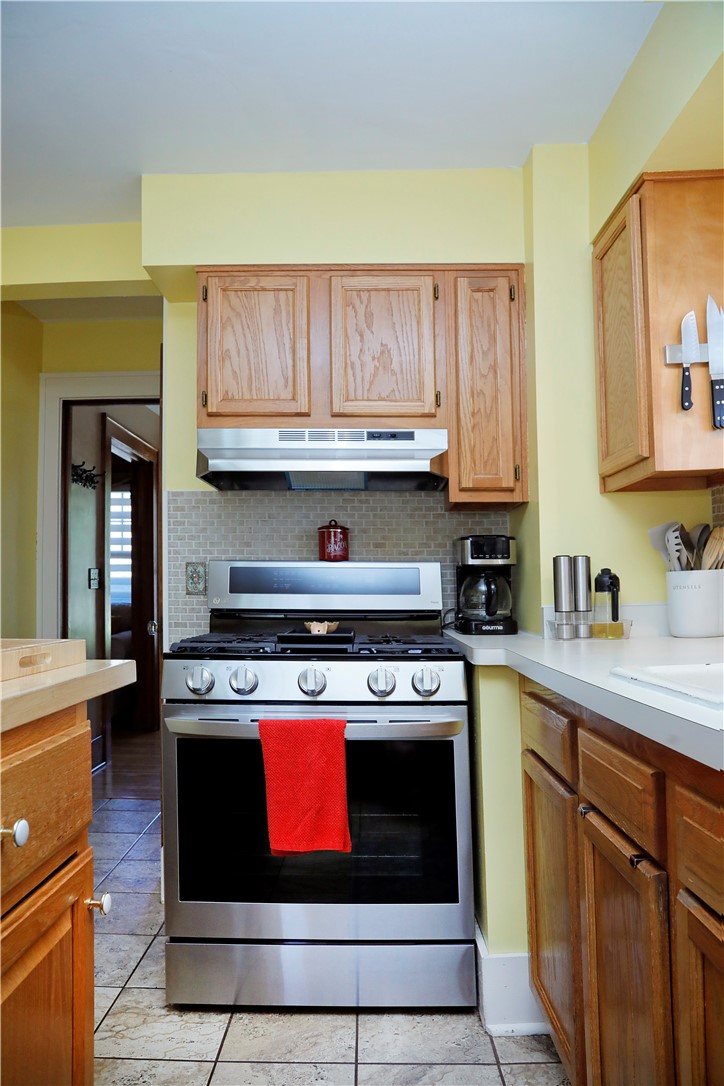 251 Brockley Road Irondequoit, NY 14609 - Photo 14 of 49
