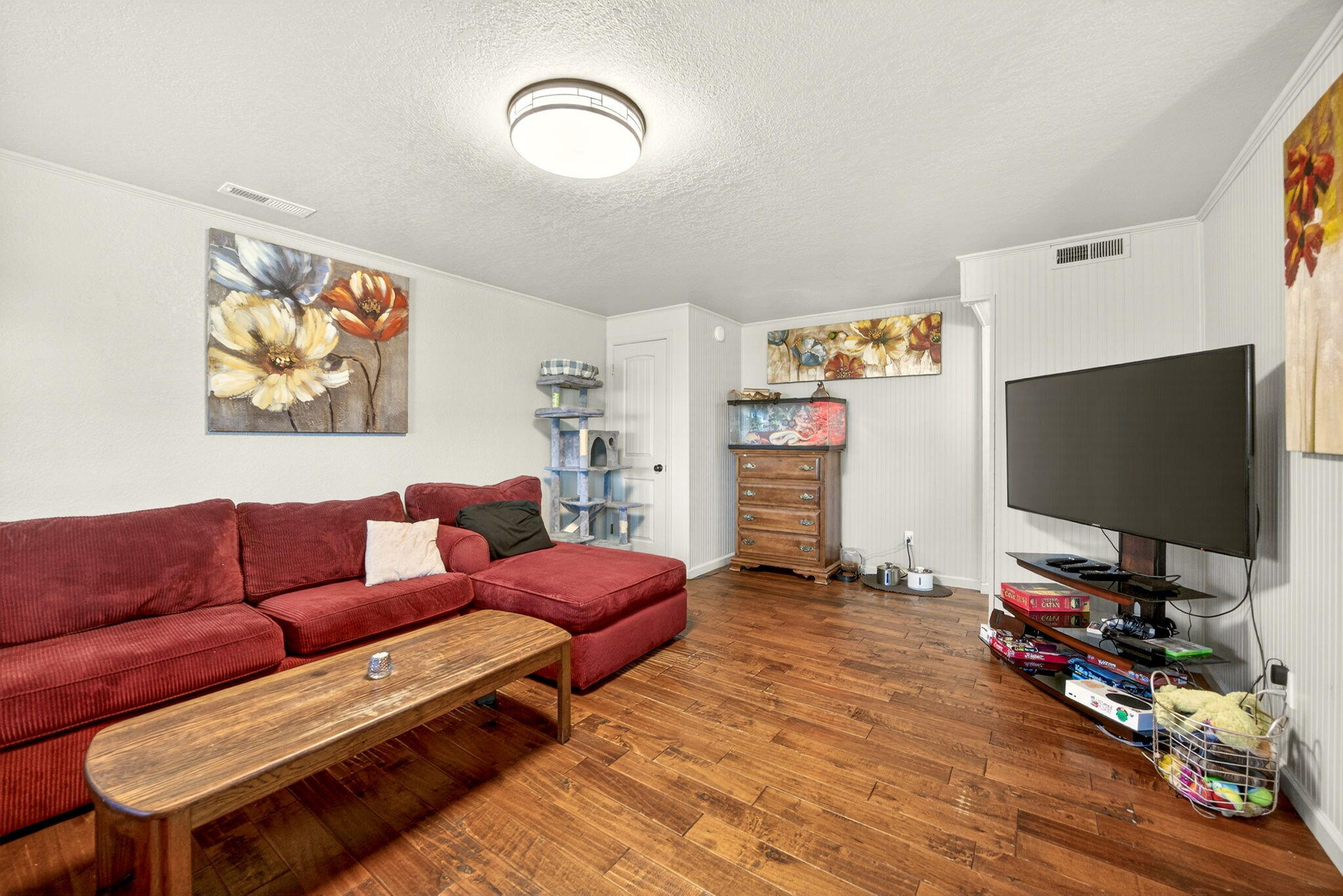 8207 Division Road White City, OR 97503 - Photo 17 of 33 Living room