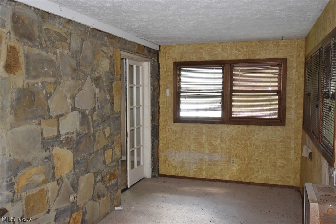 4403 Neville Road Cleveland, OH 44121 - Photo 11 of 26