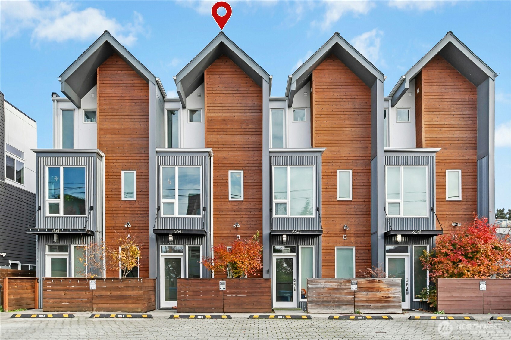 6641 Carleton Avenue South, Unit B Seattle, WA 98108 - Photo 2 of 33 a view of a house and a street