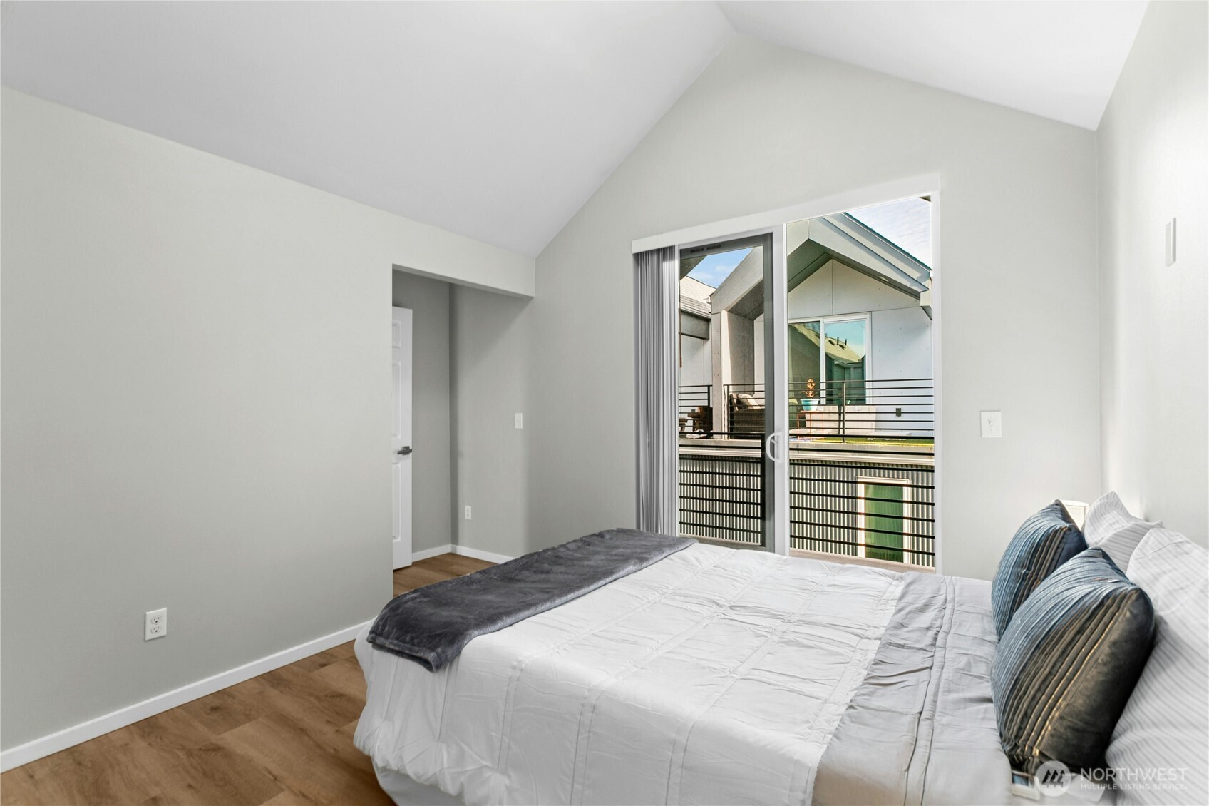 6641 Carleton Avenue South, Unit B Seattle, WA 98108 - Photo 21 of 33 a bedroom with a bed and dresser