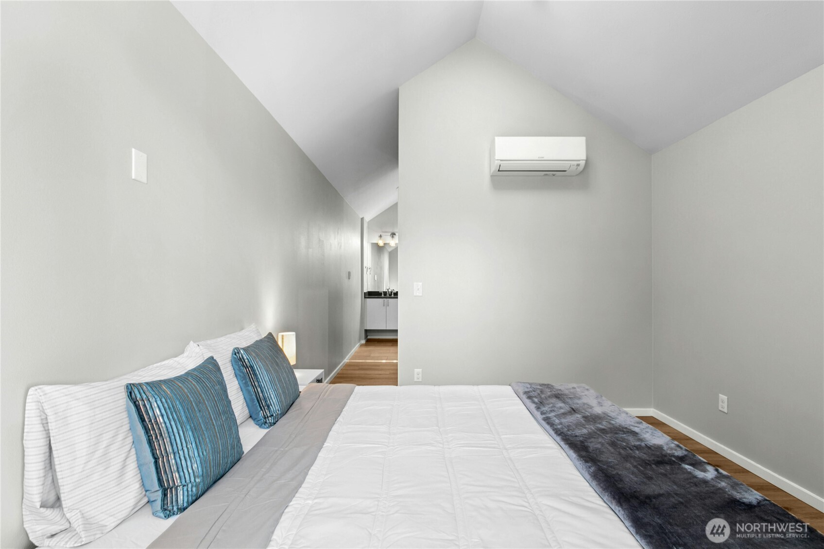 6641 Carleton Avenue South, Unit B Seattle, WA 98108 - Photo 24 of 33 a bed room with a bed