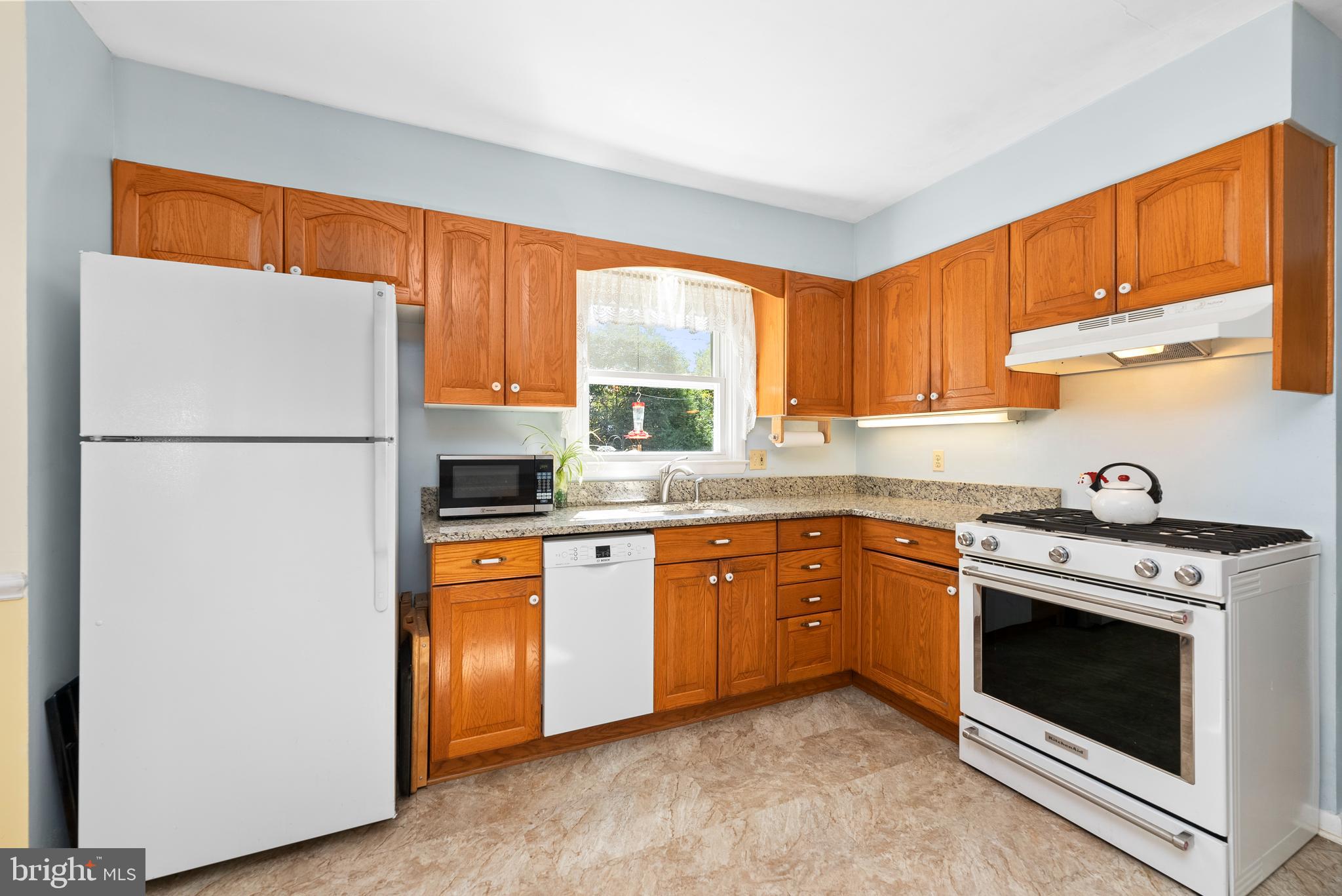 9007 Tammy Road Nottingham, MD 21236 - Photo 6 of 31 Kitchen with Granite Counters