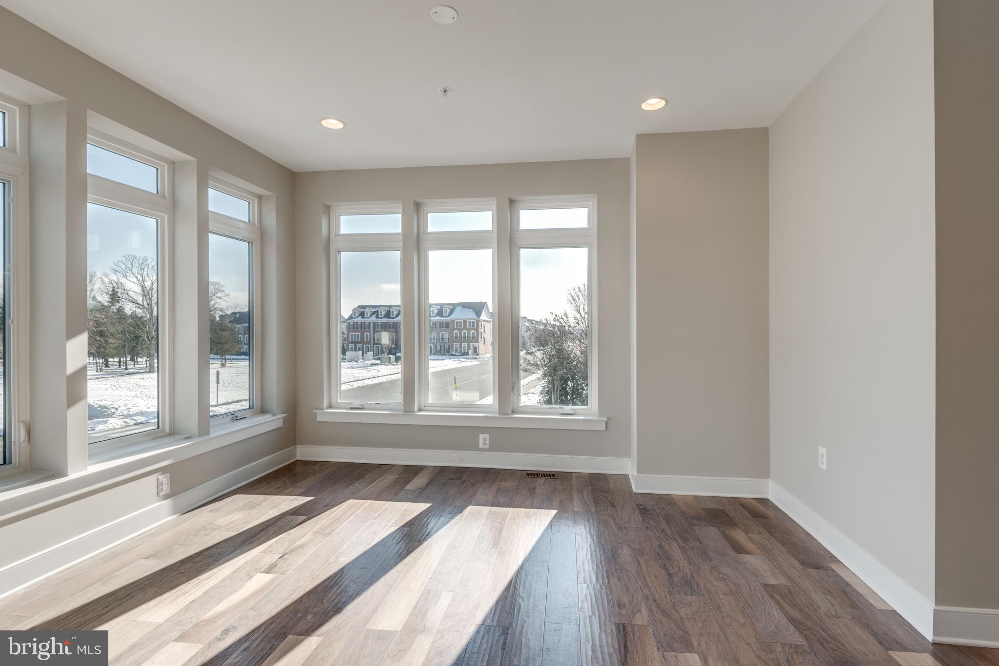 22871 Emberbrook Circle Brambleton, VA 20148 - Photo 14 of 50 Dining area