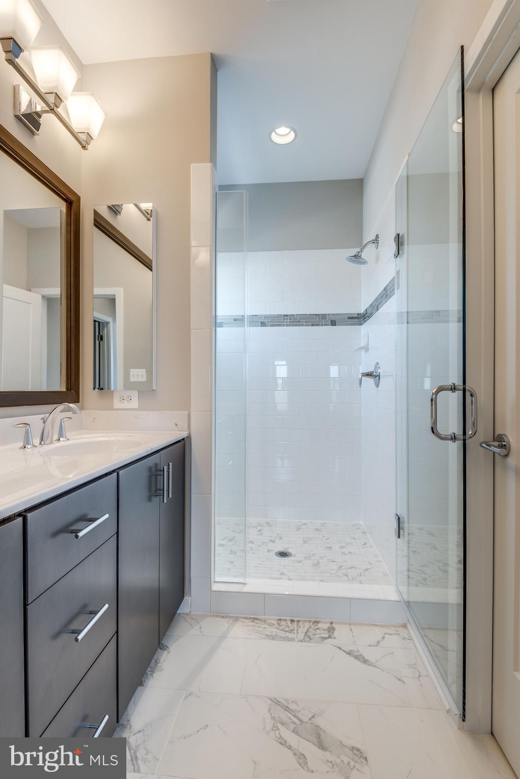 22871 Emberbrook Circle Brambleton, VA 20148 - Photo 26 of 50 Primary bathroom