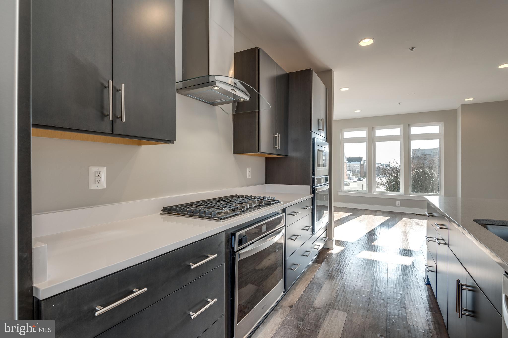 22871 Emberbrook Circle Brambleton, VA 20148 - Photo 9 of 50 Kitchen