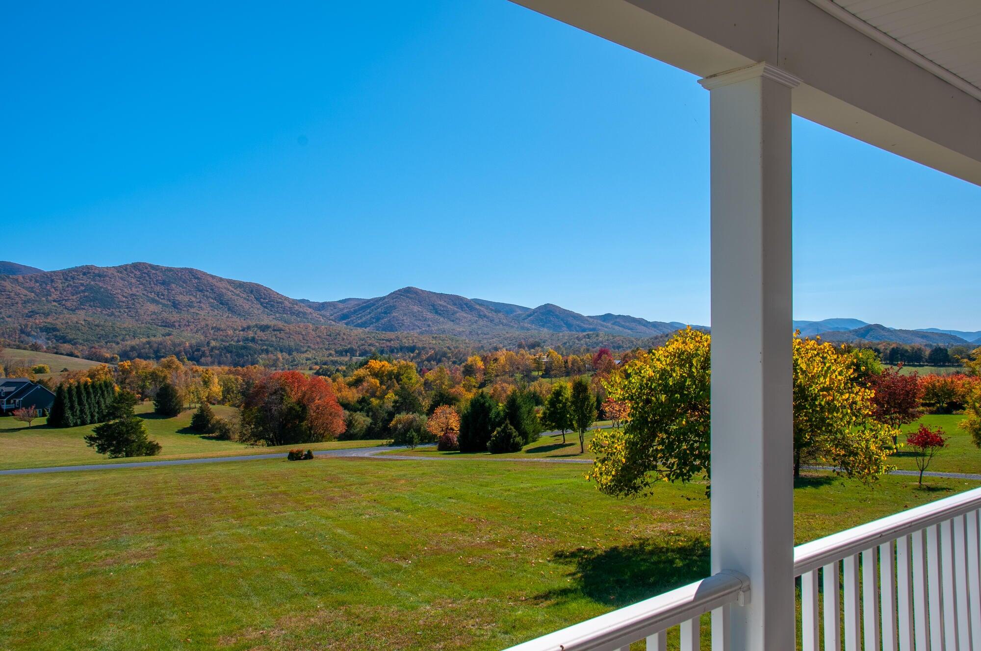 105 Ridgefield Way Lexington, VA 24450 - Photo 1 of 47 Blue Ridge Mountain VIEWS!!