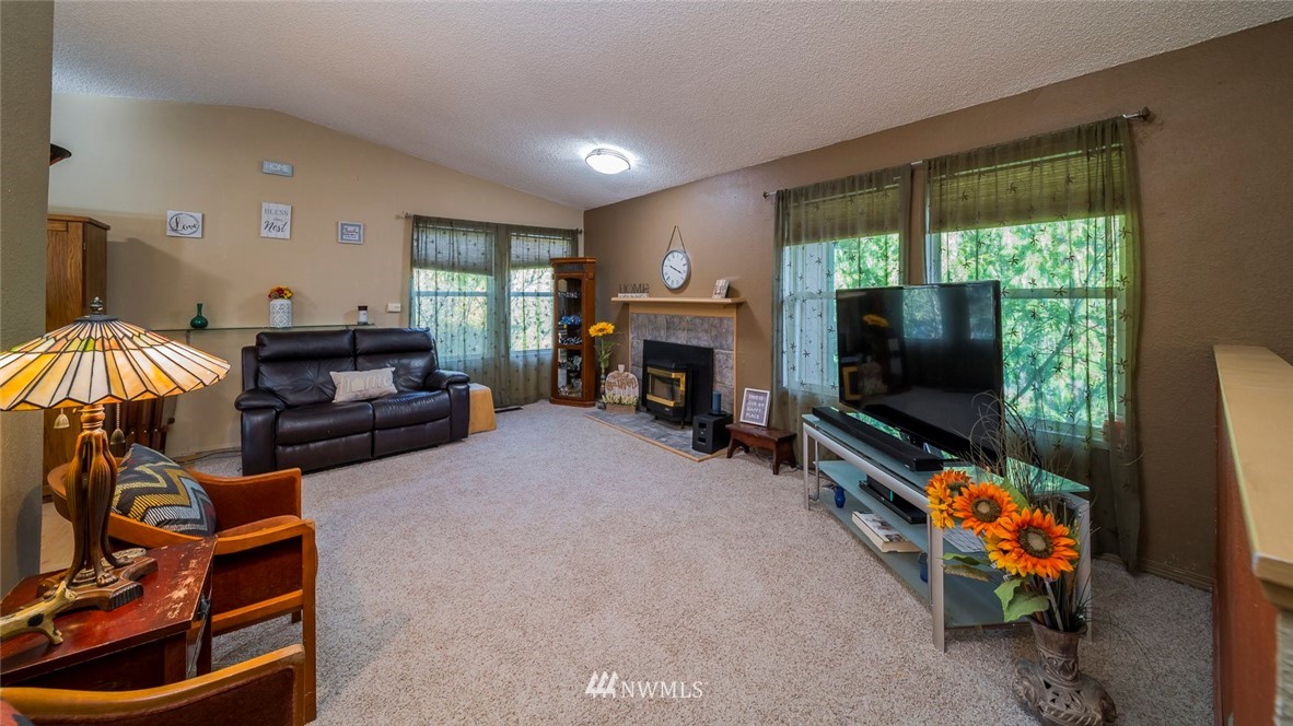 21716 4th Avenue West Bothell, WA 98021 - Photo 3 of 15