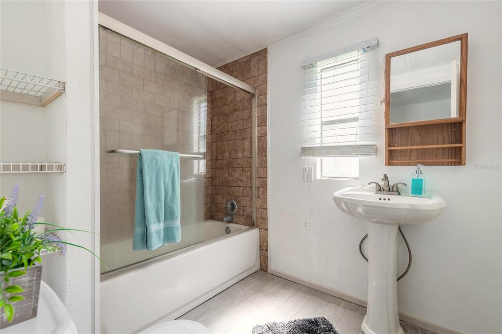 182 Douglas Street Edgewater, FL 32141 - Photo 20 of 30 a bathroom with a sink and a bathtub