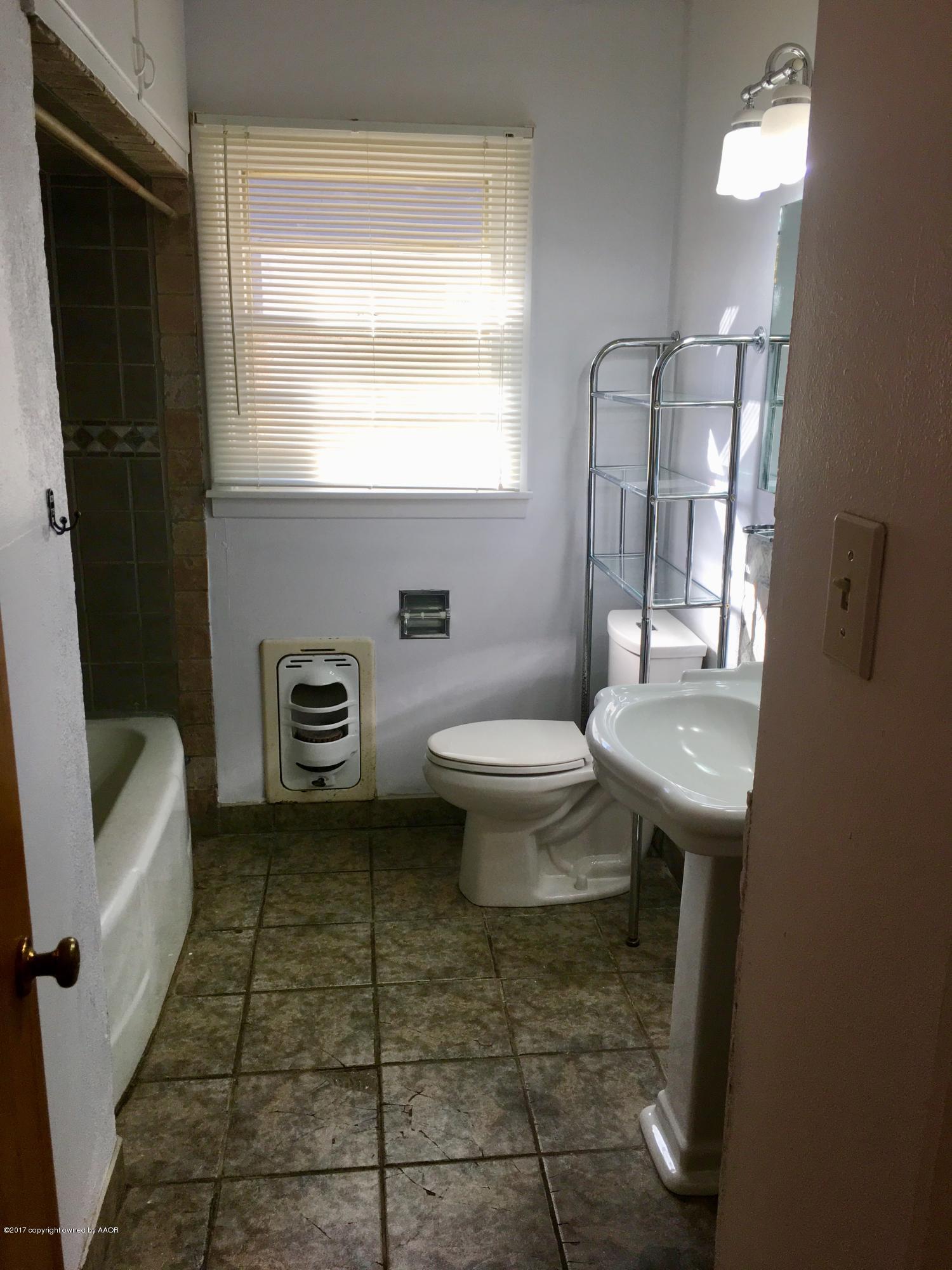 3604 South Rusk Street Amarillo, TX 79109 - Photo 14 of 17 Full Bath