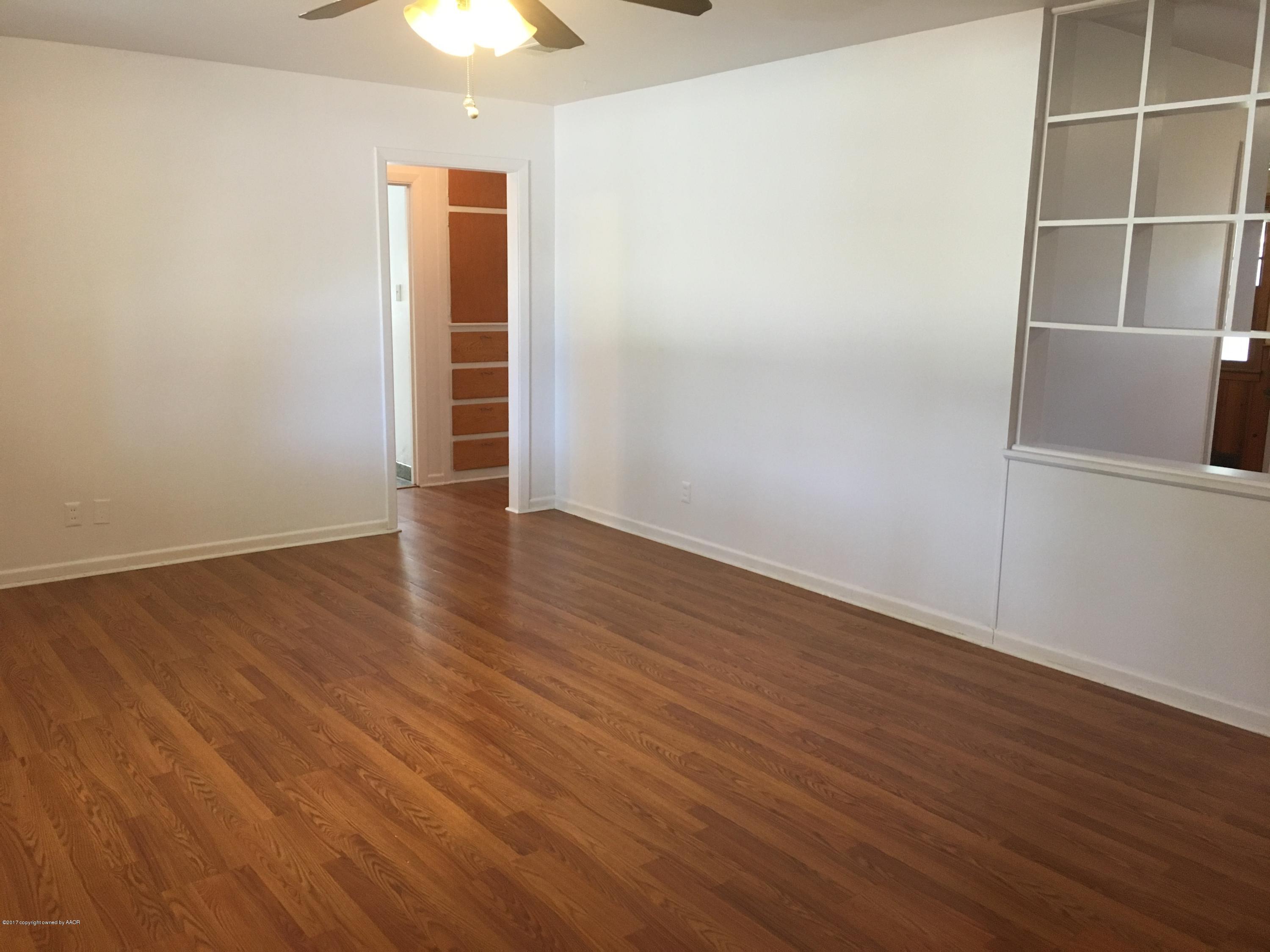 3604 South Rusk Street Amarillo, TX 79109 - Photo 3 of 17 Living Room