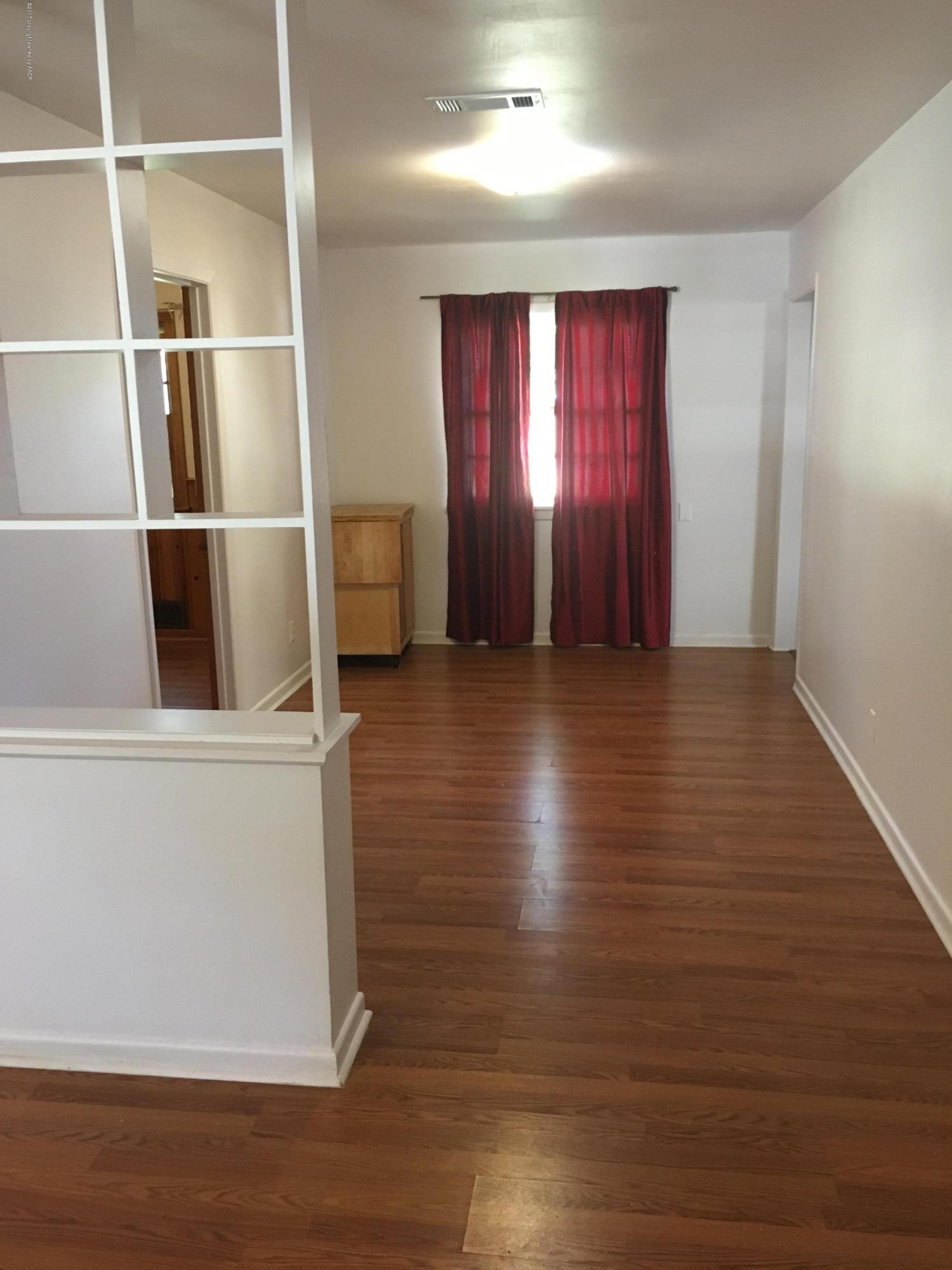 3604 South Rusk Street Amarillo, TX 79109 - Photo 4 of 17 looking into dining