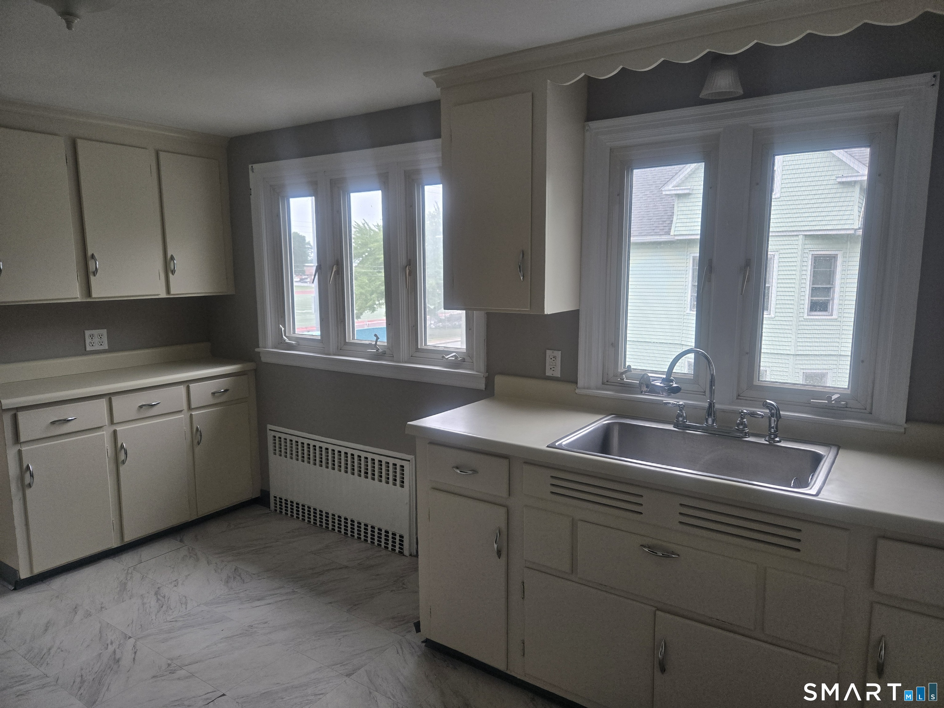63 Brookfield Street Manchester, CT 06040 - Photo 2 of 11