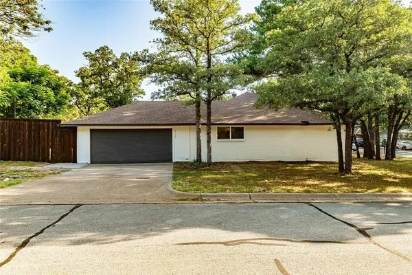 $2,400 | 4112 Barnsley Court, Arlington, TX 76016