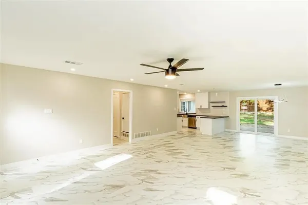 $2,400 | 4112 Barnsley Court, Arlington, TX 76016