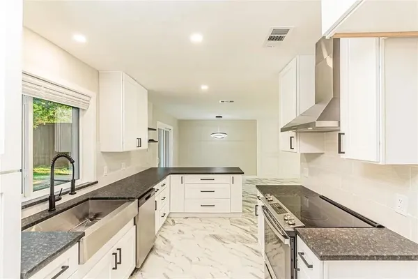 $2,400 | 4112 Barnsley Court, Arlington, TX 76016
