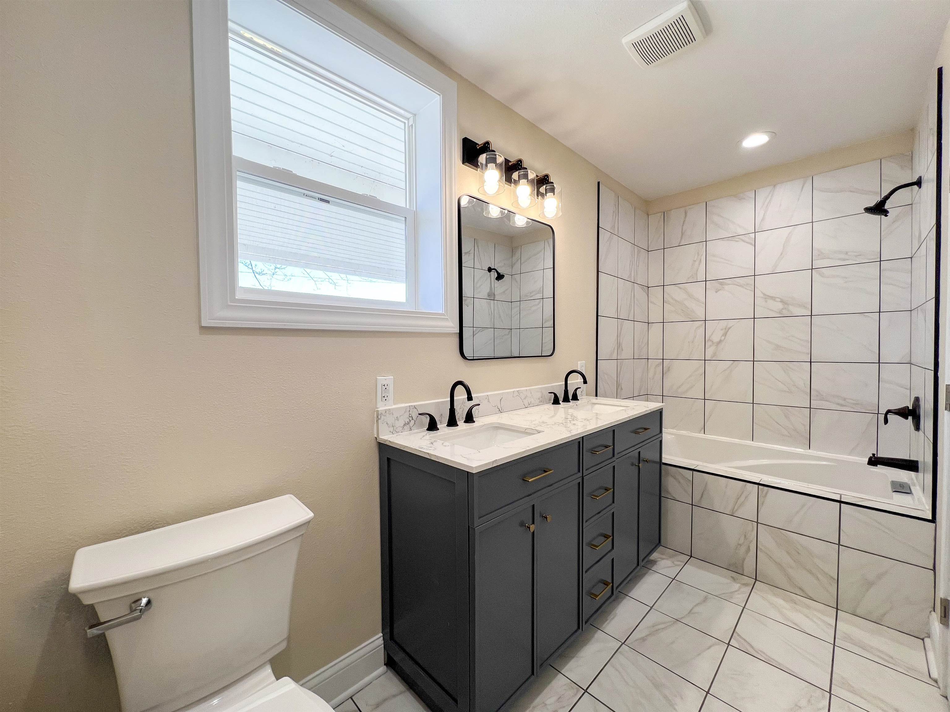 1222 South 7th Prairie du Chien, WI 53821 - Photo 11 of 36