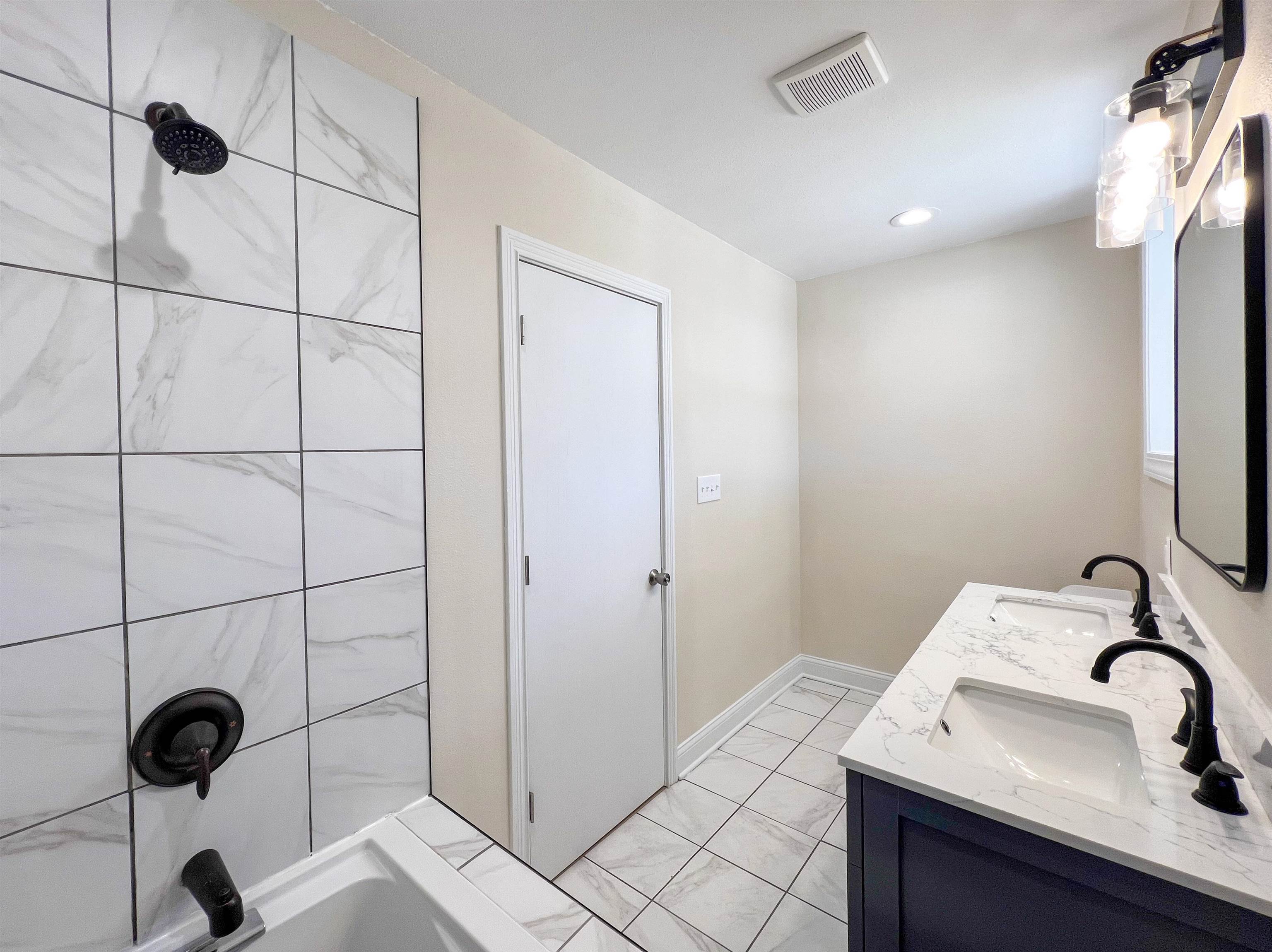 1222 South 7th Prairie du Chien, WI 53821 - Photo 12 of 36