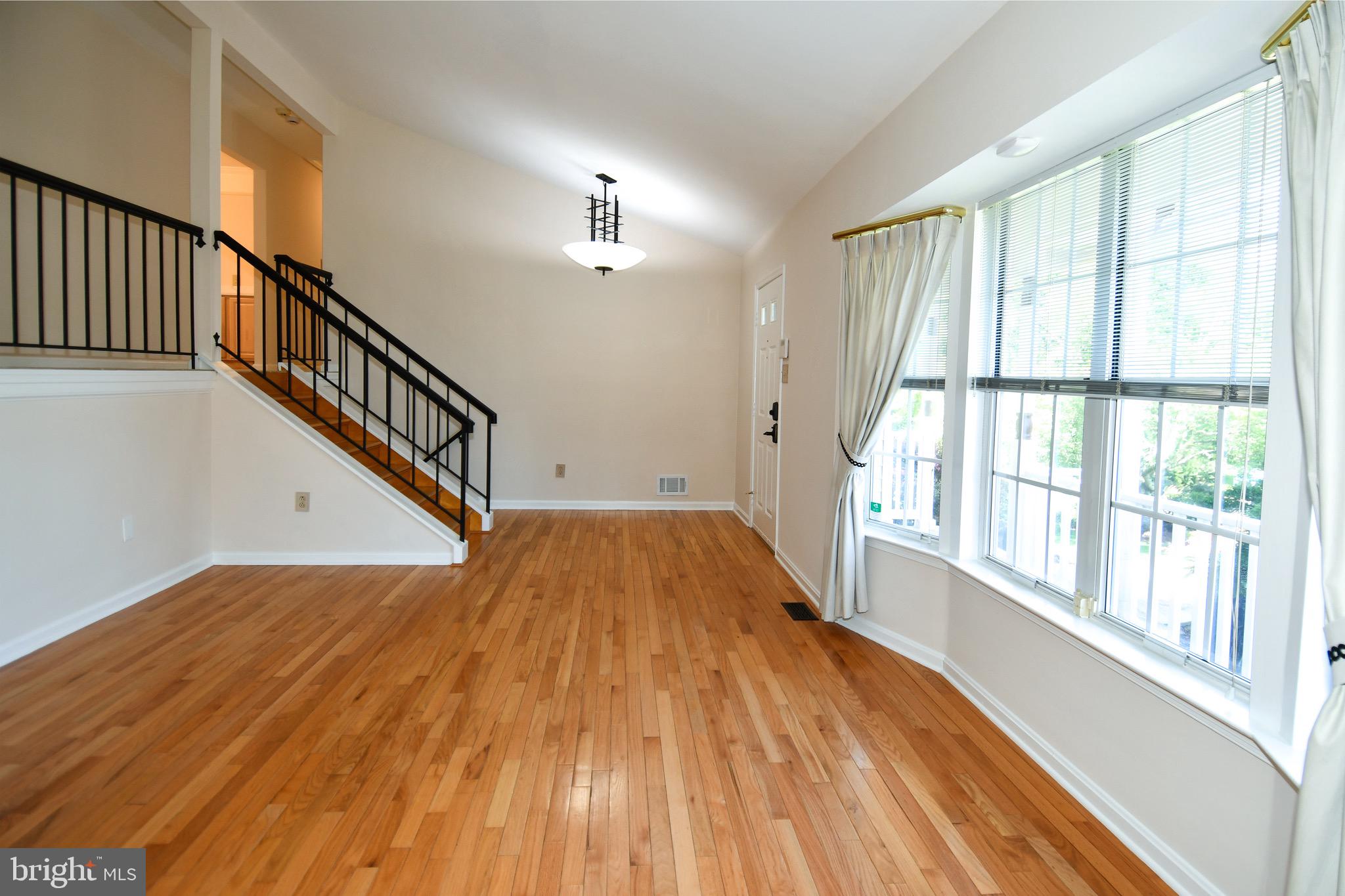 11061 Tottenham Lane Reston, VA 20194 - Photo 11 of 89
