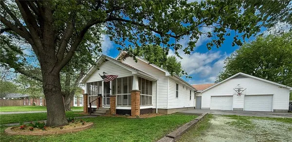 $215,000 | 928 West Arch Street, Nevada, MO 64772
