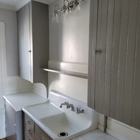 $2,000 | 32 Hevey Street, Unit 3, Manchester, NH 03102