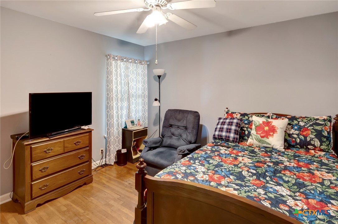 3403 East Rio Grande Street Victoria, TX 77901 - Photo 15 of 41 a living room with furniture and a flat screen tv