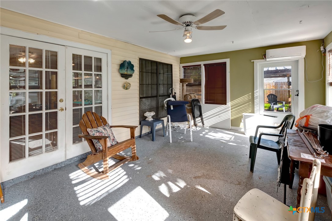 3403 East Rio Grande Street Victoria, TX 77901 - Photo 35 of 41 a living room filled with furniture