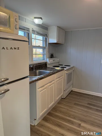 $1,200 | 106 Wall Street, Madison, CT 06443